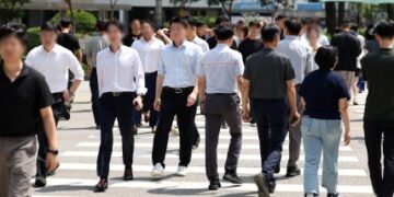 대기업 첫 ‘세대 역전’… 50대 직원, 20대 신입보다 더 많아졌다