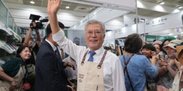 文 전 대통령, 대통령실에 ‘조국 사면 필요’ 의견 전달