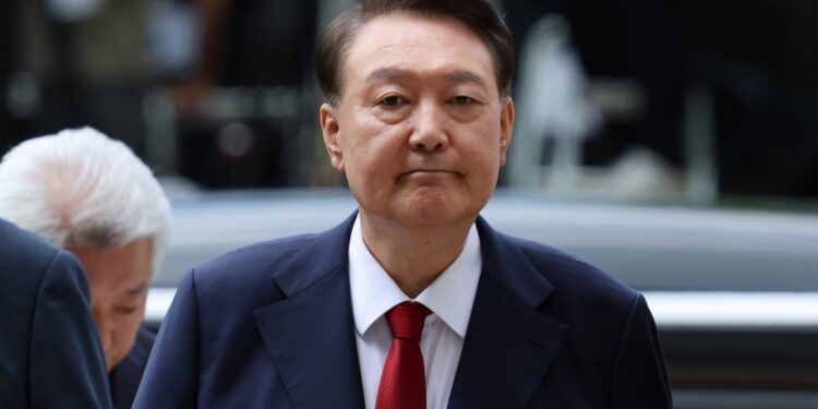 특검 “윤석열 체포집행 중단…완강한 거부로 부상 우려”