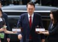 尹측 “체포 시도는 망신주기…文도 소환 거부했다” 반발