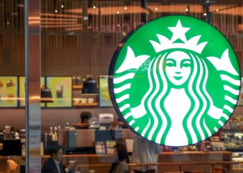 ‘카공족’에 칼 빼든 스벅… 개인 데스크톱·칸막이 금지