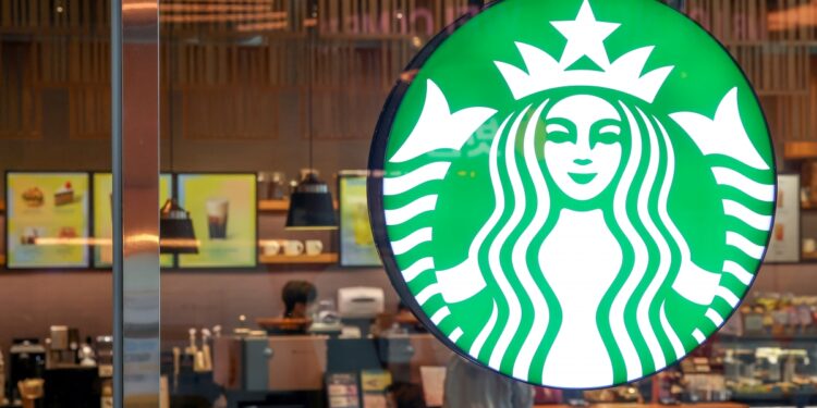 ‘카공족’에 칼 빼든 스벅… 개인 데스크톱·칸막이 금지