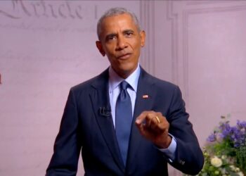 트럼프 “오바마ㆍ부시 초상화 구석에 치워라”