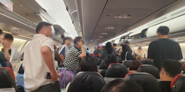 인천이라더니 김포공항… 승무원도 모른 비상착륙