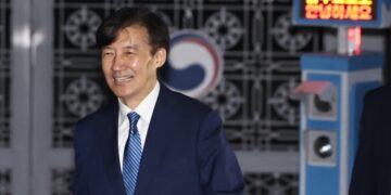 [속보] ‘광복절 특사’ 조국, 출소…“검찰독재 종식 상징”