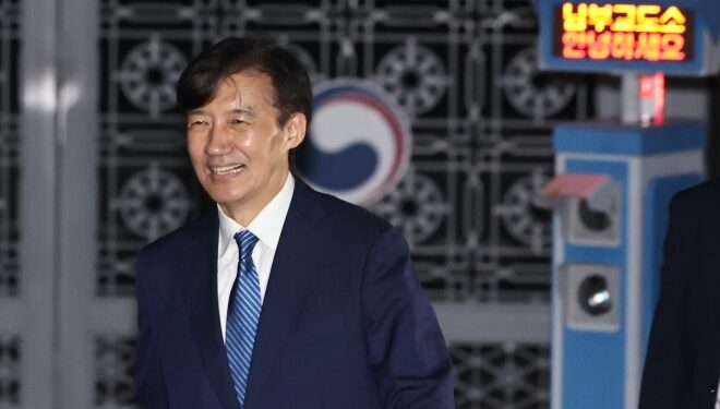 [속보] ‘광복절 특사’ 조국, 출소…“검찰독재 종식 상징”