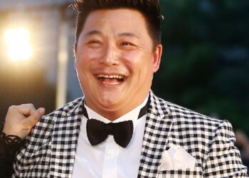 윤정수, 12살 연하 필라테스 강사와 혼인신고