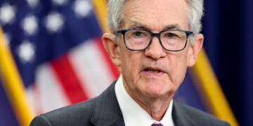 美 금리인하 ‘신호탄’ 쐈다…파월 의장 깜짝 발언에 증시 ‘질주’