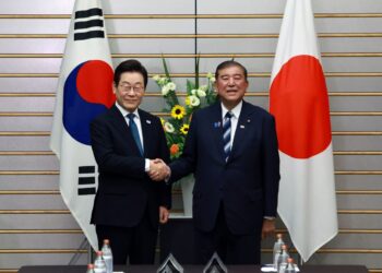 李 “한일, 너무 가까워 불필요한 갈등도” 이시바 “마음 든든”