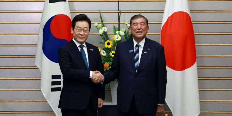 李 “한일, 너무 가까워 불필요한 갈등도” 이시바 “마음 든든”