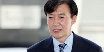 [속보] 조국, 여권 내 자숙 요구에 “고언으로 생각…제 길을 갈 것”