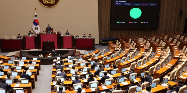 ‘더 센 상법’ 與주도 국회 통과… 필리버스터 대결 일단락