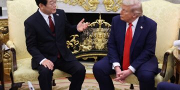 [속보] 李대통령, 트럼프에 “한반도 평화의 새 길 꼭 열어달라”