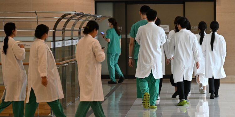 전공의 복귀율 70~80%… “이번주 수술 해 준대요” 환자들 반색