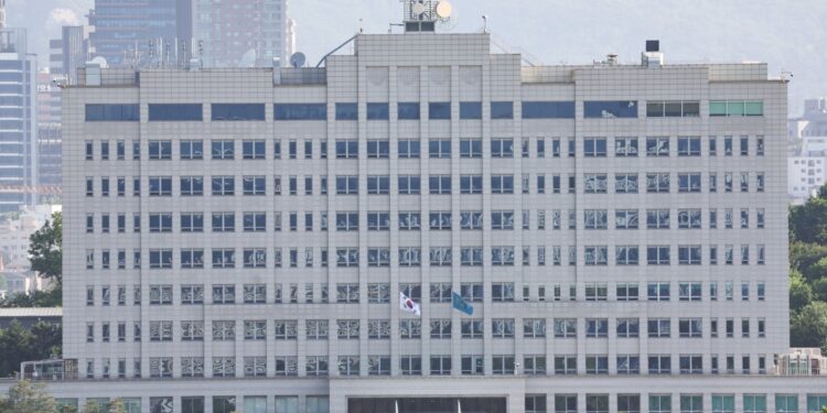 ‘세월호 생존자’ 주장 50대, 대통령실 면담 요청하며 자해