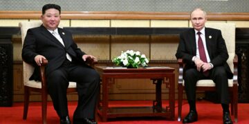 푸틴 “북한군 절대 안 잊어” 김정은 “형제의 의무” 싱긋…혈맹 과시 (영상) [포착]