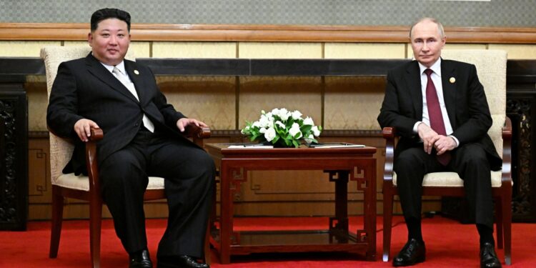 푸틴 “북한군 절대 안 잊어” 김정은 “형제의 의무” 싱긋…혈맹 과시 (영상) [포착]