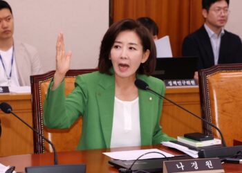 [속보] 범여권, “초선은 가만 있어” 나경원 징계안 제출