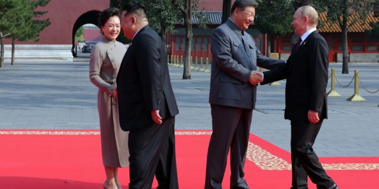 “김정은, 중러 든든한 뒷배 얻어… 북미 협상 등 공세적 외교 펼칠 것”