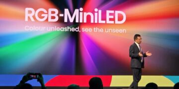 [IFA 2025]“누가 더 선명한가” 치열해진 한중 TV 전쟁…삼성 ‘색감’ LG ‘투명’ 하이센스 ‘크기’