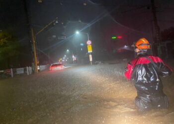 관측 이래 역대 최고 ‘시간당 152mm’ 물 폭탄…전북지역 허리까지 물에 차올랐다