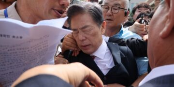 “매국노! 매국노!” 국회 왔다가 ‘몸싸움’ 휘말린 독립기념관장 [포착]