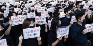 상복 입고 파업 검토하는 금감원… IMF에 독립성 훼손 우려 알린다