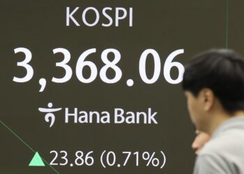 3370도 넘긴 코스피…사흘째 ‘사상 최고치’