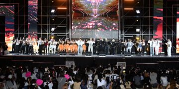 “K팝은 전 세계를 묶는 언어”… 4000명이 만든 서울광장 ‘혼문’