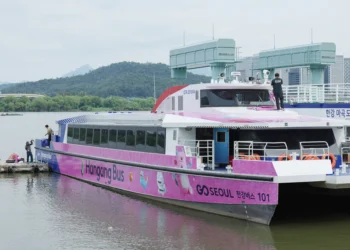 잠실~마곡 127분… 한강버스 18일 첫 출항