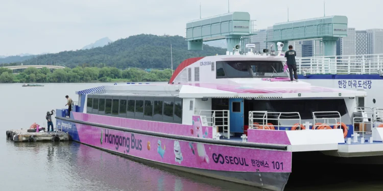 잠실~마곡 127분… 한강버스 18일 첫 출항
