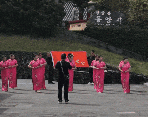 “백두산엔 태극기도 못 드는데”…제주 성산일출봉 점령한 치파오 군단