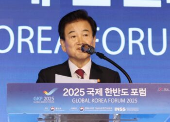 정동영 “남북 적대성 해소… ‘사실상 평화적 두 국가’ 전환이 대북 정책 핵심”