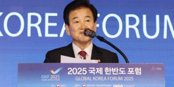 정동영 “남북 적대성 해소… ‘사실상 평화적 두 국가’ 전환이 대북 정책 핵심”