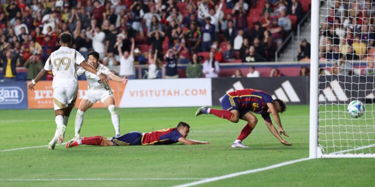 K축구 간판 손흥민, 침투·오른발·왼발 다 보여줬다… 美진출 한 달 만에 첫 해트트릭