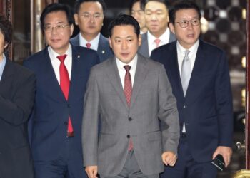 장동혁 “특검 고발하겠다…영장 내용과 달라 위법”