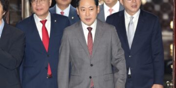 장동혁 “특검 고발하겠다…영장 내용과 달라 위법”