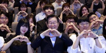 청년 만난 李대통령 “청년세대는 피해계층…더 많은 기회 만들 것”