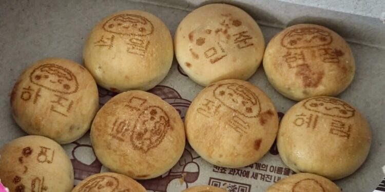 과자에 ‘두 글자’ 새겼더니 품절 대란…40년된 과자의 화려한 변신