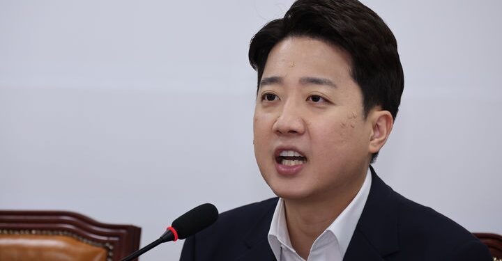 “女가 女 미워하는 건 이해 가” 李대통령 발언에 이준석 “국격 추락”