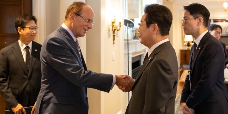 이 대통령 만난 블랙록 CEO “한국, 아태 지역 AI 수도 되도록 협력”