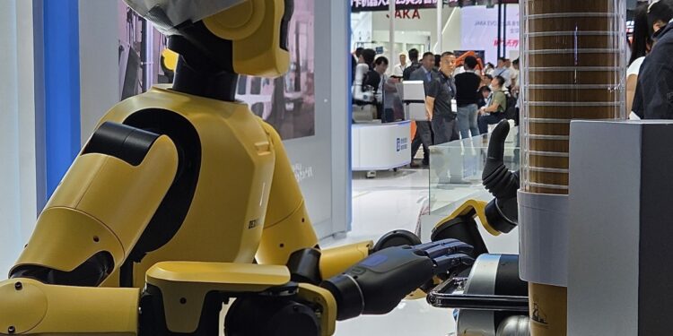 AI로 더 똑똑해진 휴머노이드… 90초 만에 검수·조립·운반 뚝딱[천지개벽 중국 로봇산업]