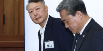 尹 “1.8평 생존도, 재판·조사도 어려워…유치한 기소” 불구속 재판 주장