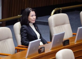 방통위 폐지…최민희 “굿바이 방송장악” vs 이진숙 “한국 큰일”