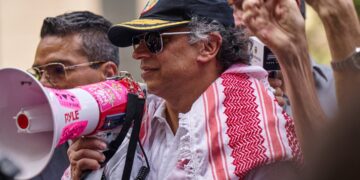 뉴욕 시위서 “트럼프 명령 거부하라”…콜롬비아 대통령, 방미 중 비자 취소