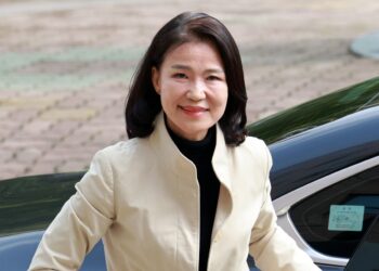 [속보] 이진숙, 마지막 퇴근길 “굿바이 앤 씨유…법치는 오늘 죽었다”