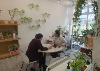 마음이 쉬어 가는 카페·이웃이 찾아 준 돌봄… 고립, 사회와 만나다