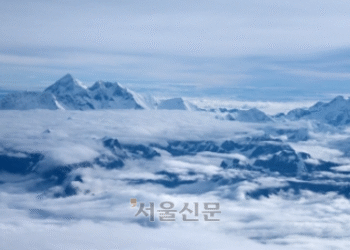 “히말라야서 40대 한국인 등산객 사망…셰르파는 극적 구조”