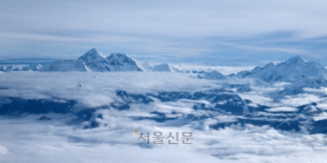 “히말라야서 40대 한국인 등산객 사망…셰르파는 극적 구조”
