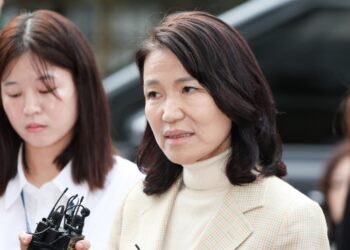 ‘석방’ 이진숙 “경찰 폭력적 행태…일반 시민들은 어떻겠나”